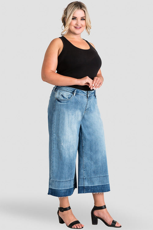 Plus Size Frayed Raw Hem Cropped Women's Jeans