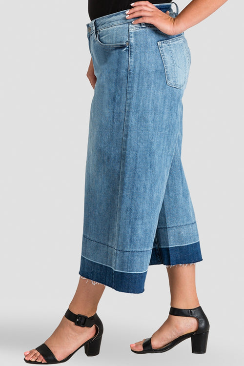 Plus Size Frayed Raw Hem Cropped Women's Jeans