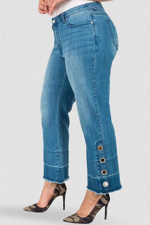 Standards & Practices Women's Curvy Fit High-Rise Light Wash Cropped Mom Jeans -Silver Grommets & Wide Released Hem