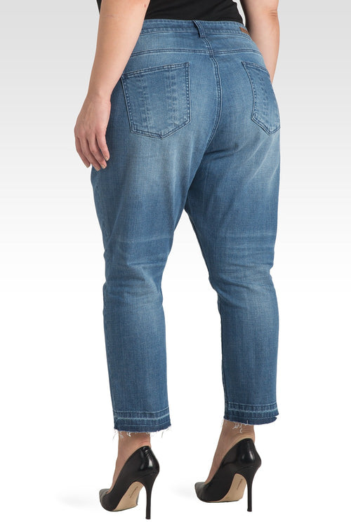 Plus Size Womens Light Wash Unraveled Hem Cropped Premium Jeans