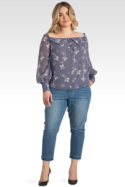 Plus Size Womens Light Wash Unraveled Hem Cropped Premium Jeans