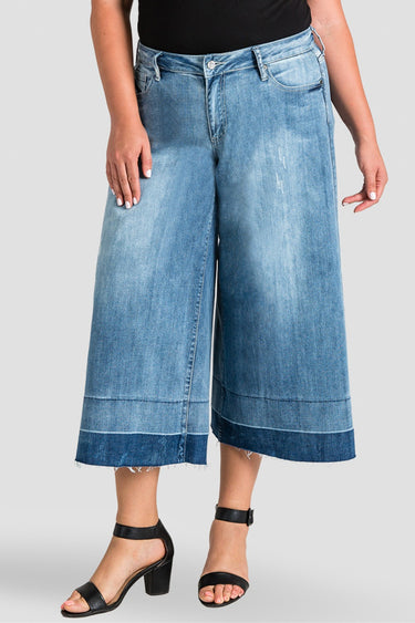 Plus Size Frayed Raw Hem Cropped Women's Jeans