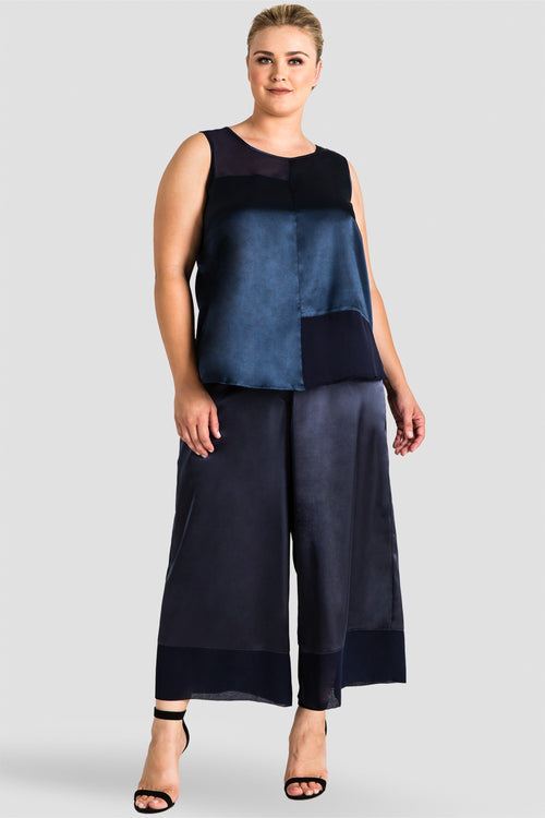 Women's Dark Blue Sleeveless Blouse in Plus Size